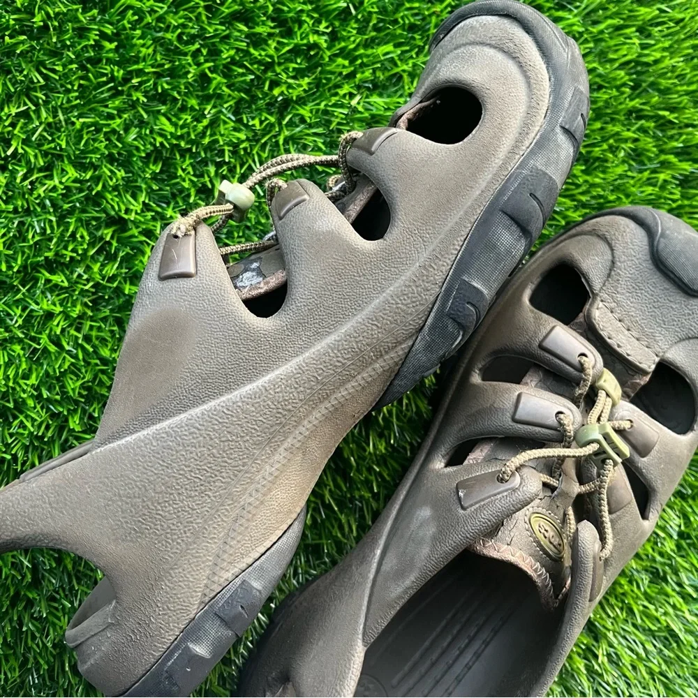 CROCS LACE UP SANDALS WOMENS 11 MENS 9 OLIVE GREEN BROWN